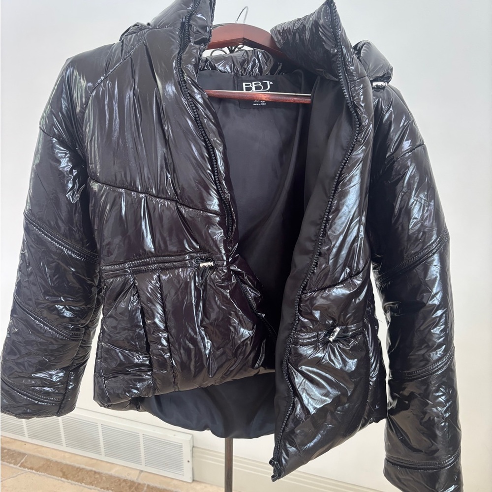 Glossy Black Cropped Puffer Jacket